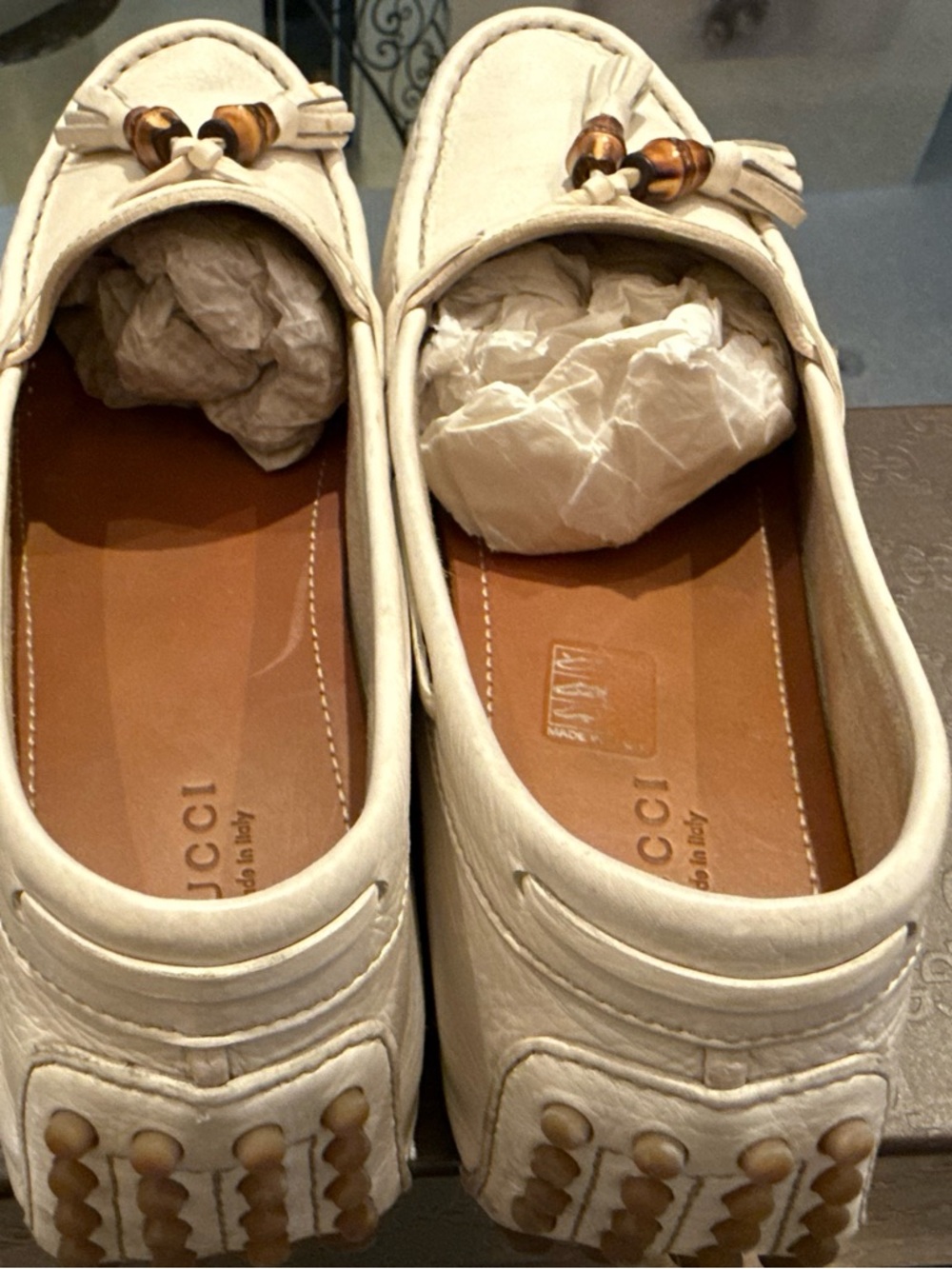 Gucci Cream Leather Tassel Loafers with Wooden Accents - Picture 4 of 4
